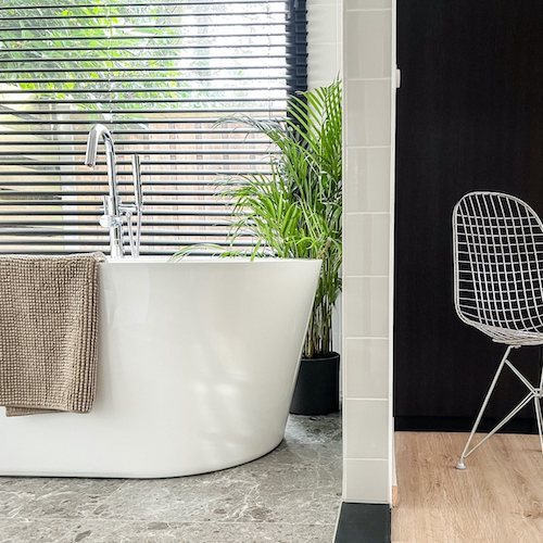 aluminium jaloezieen badkamer