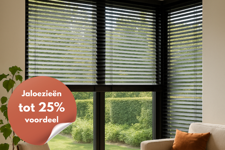 zwarte houten jaloezieen op maat