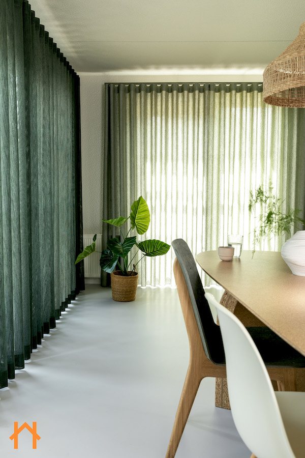 Wave gordijn op maat – groen Wave plooi gordijn in groene tint